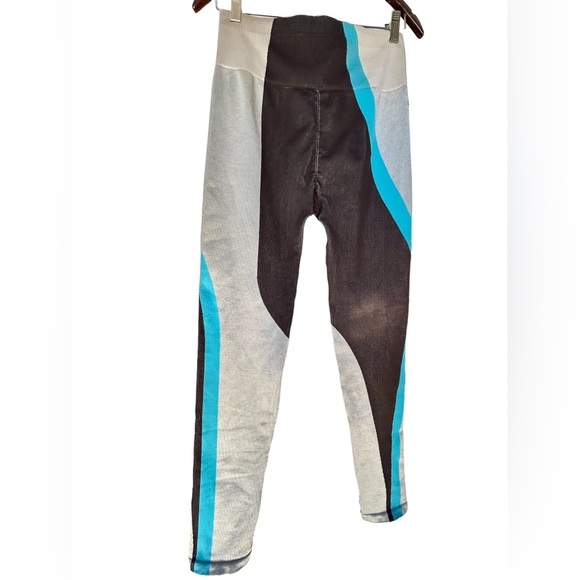 Fabletics Matching Set - Limited Edition - Picture 5 of 5